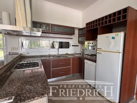 Casa en Venta con 8 cocheras