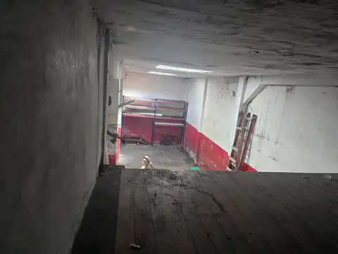 Galpon 158 m2 con cortina 4 mts y oficina Lanus Gerli