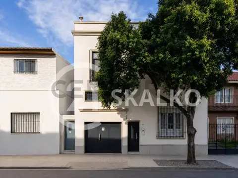 VENTA CASA CUATRO DORMITORIOS, DOS BAÑOS, GARAJE, PATIO, BARRIO ARROYITO, ROSARI