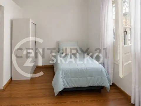 Casa 8 ambientes con 2 baños