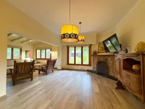 Casa 5 ambientes con 2 baños
