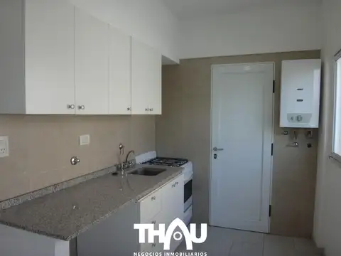 Departamento contra frente de 1 dormitorio.