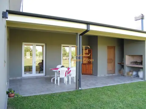 Casa en Venta con 4 cocheras