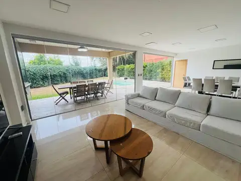 Casa racionalista en venta, 5 amb., con estilo. Country Banco Provincia