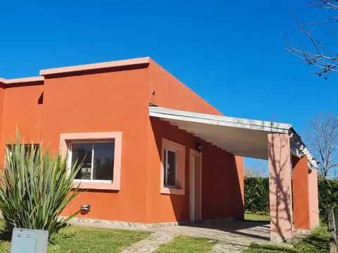 MUY LINDA CASA EN BARRIO PRIVADO LA CUESTA