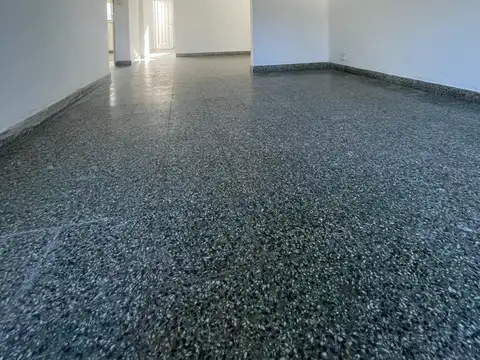 Casa 7 ambientes con 1 baño
