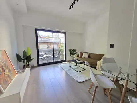 PH al frente de dos dormitorios Impecable con balcón y terraza accesible