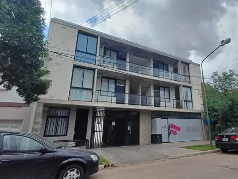 Departamento en alquiler con cochera - Bº 9 de Julio