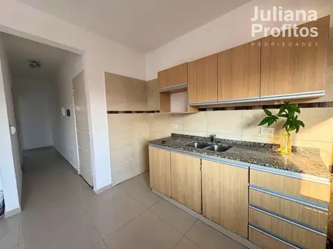 Departamento en venta - Tres ambientes con cochera y terraza privada - Quilmes.