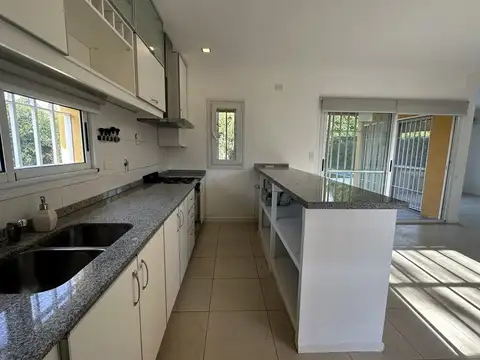 Casa 5 ambientes con 1 baño