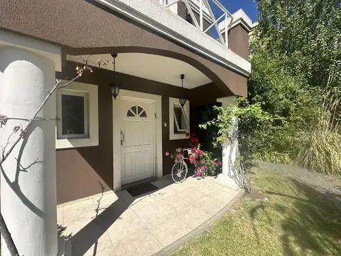 Casa 5 ambientes con 3 baños