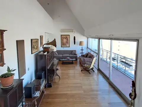 Juana Azurduy 2200, Piso 8