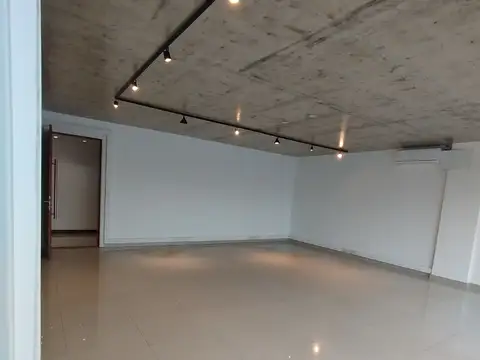 Alquiler oficina en 3er piso complejo empresarial