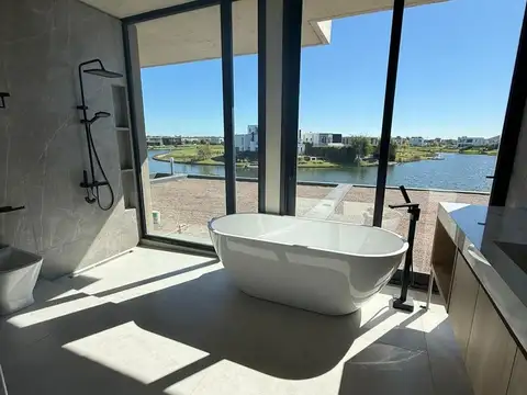 Casa 7 ambientes con 6 baños