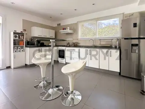 VENTA CASA 4 AMBIENTES CON PILETA y PARQUE BARRIO LA CODORNIZ LOS CARDALES
