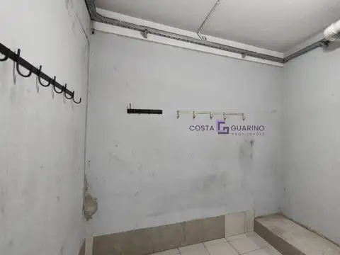 Gran galpón de 485 m² en 2 plantas en terreno de 10 X 26,77