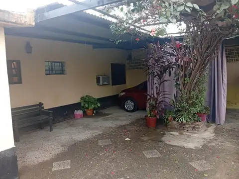 Casa 4 ambientes con 1 baño