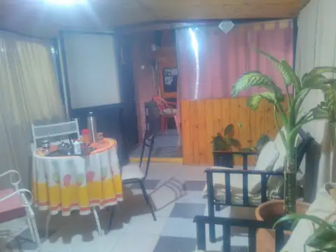 Casa 4 ambientes con 1 baño