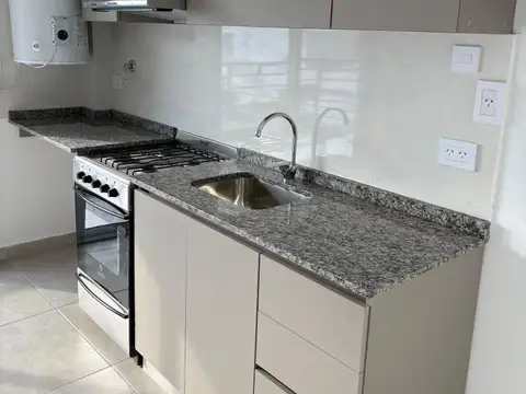 ALQUILER DE DEPARTAMENTO 2 AMB. BALCON. MASCOTA. COCHERA.  EN ZONA CENTRO, CASEROS
