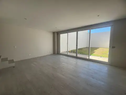 Depto Tipo Casa en Venta de 4 ambientes