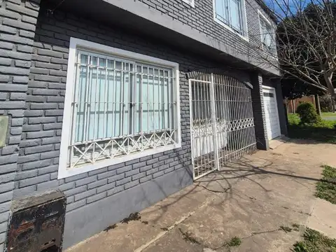 3 Dormitorios/ quincho y Pileta