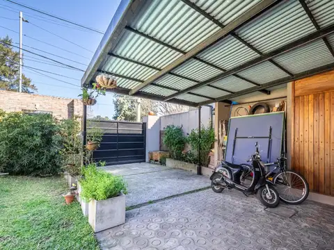Casa 9 ambientes con 4 baños