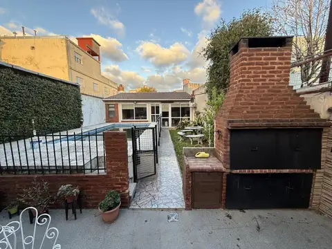 Casa 5 ambientes con COCHERA y PILETA en Wilde - Venta