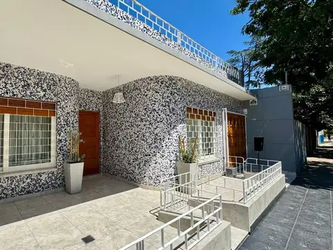 Longchamps CASA en venta inmejorable ubicacion 3 dorm jardin