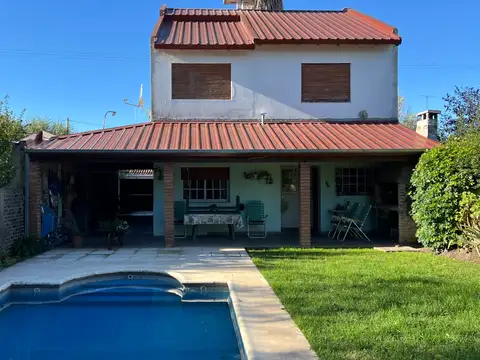 Casa 7 ambientes con 2 baños