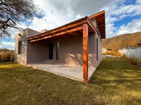 VENTA CASA 2 DORM. PILETA EN  COMUNA SAN ROQUE
