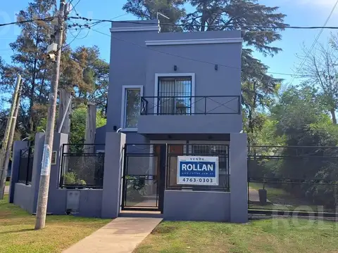 Casa en dos plantas 2 dormitorios con Jardín APTA CREDITO