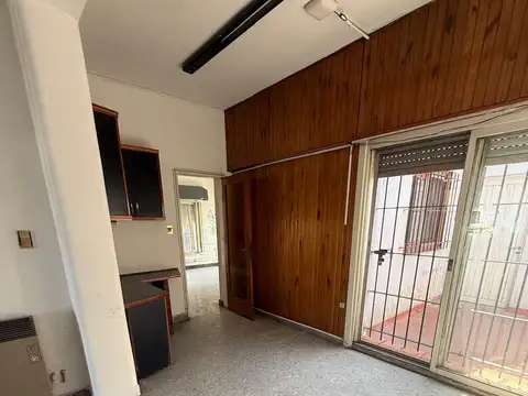 Casa 5 ambientes con 1 baño