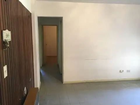 Depto de 4 amb, en Edificio Torre c/espacios verdes, Lum y buena Ubicación.