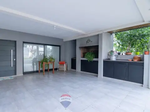 Casa 5 ambientes con 2 baños