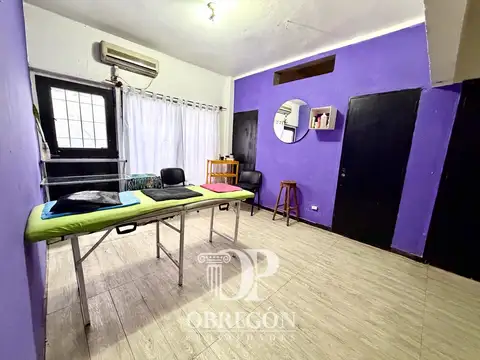 Venta casa con gimnasio al frente y espacios para pilates y estetica en San Justo