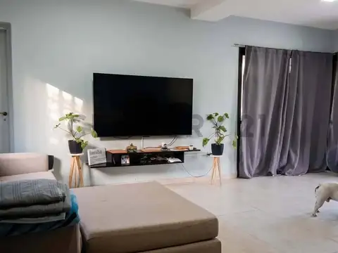 Casa 10 ambientes con 2 baños
