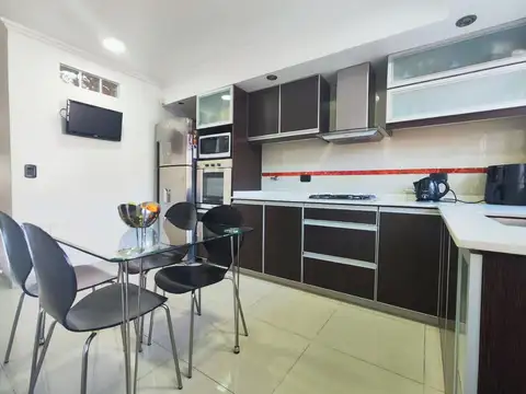 Casa 4 ambientes con 2 baños