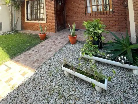 Casa 3 ambientes + vivienda pre-fabricada en Ituzaing Norte.