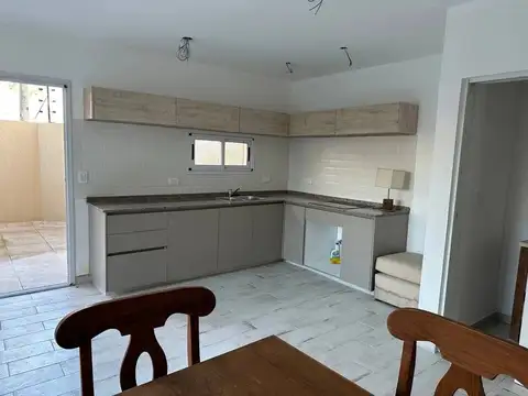 Casa 3 ambientes con 2 baños