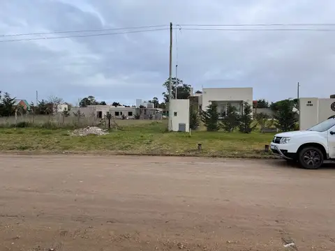 terreno sobre calle 99 entre 42 y 40 de 400M2