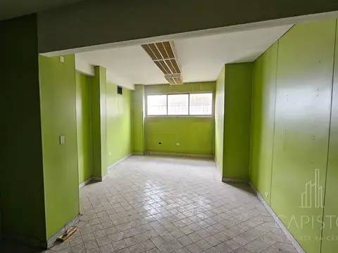 Oficina 6 ambientes con 4 baños