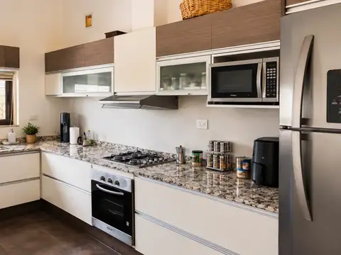 Casa en venta en Vistalba | 612 m² de terreno, cochera y posibilidad de 3° dormitorio en suite