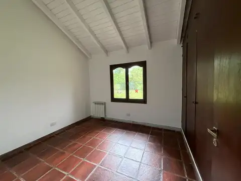 Casa en Alquiler con 1 cochera