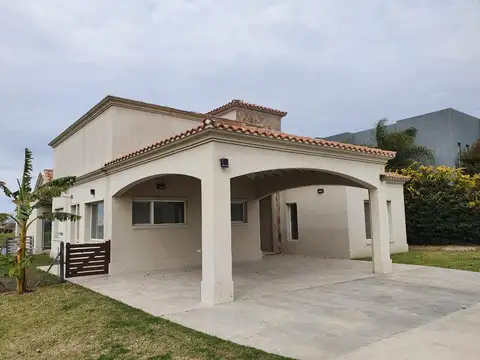 Casa 4 ambientes con 4 baños