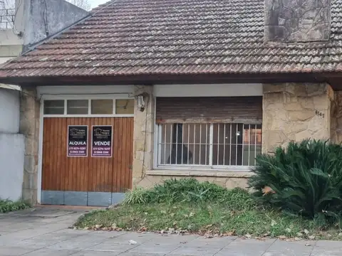 SE VENDE CHALET 4 AMB. CON PATIO Y TERRAZA EN PALOMAR