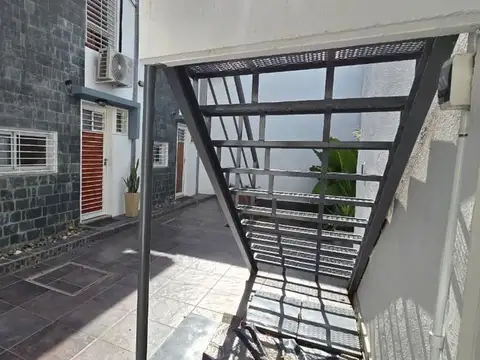 Venta Departamento Monoambiente escalera Lourdes