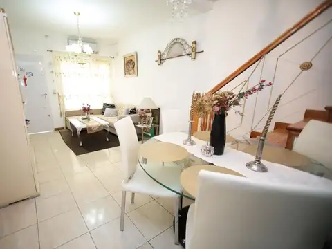 Depto Tipo Casa en Venta con 1 cocheras