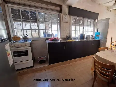 Casa 7 ambientes con 2 baños