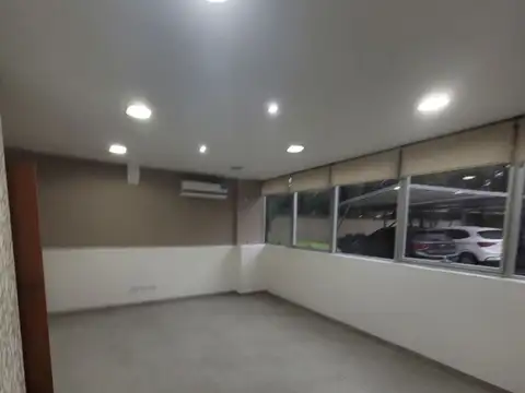 Oficina 4 ambientes con 1 baño