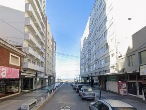 83 e/ Avenida 2 y 4